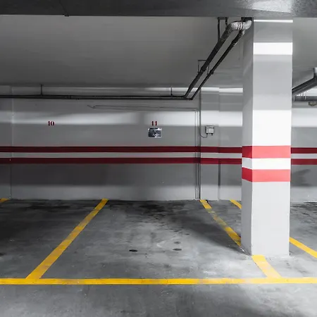 Mano De Hierro - Free Parking Гранада